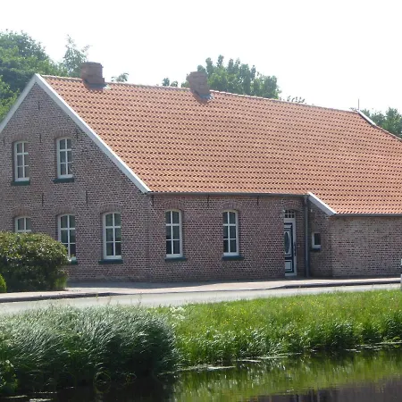 Elise Im Gulfhof Am Kanal * Grossefehn